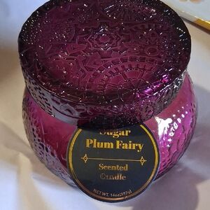 ScSUGAR PLUM FAIRY SCENTED CANDLE IN BEAUTIFUL GLASS JAR 14 OZ.